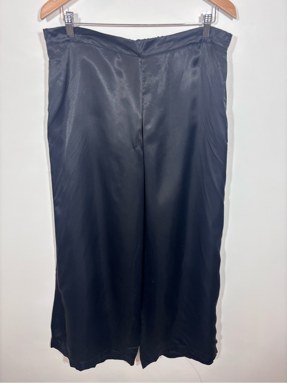 Athleta cool calm pant NWT XL Black Satin Feel Wide Leg Relaxed Pull On - Picture 3 of 16